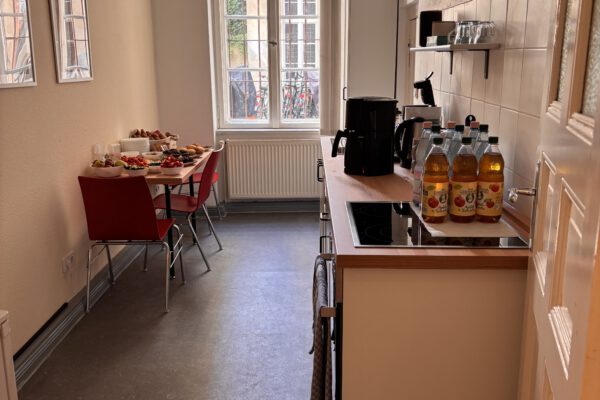 Mitarbeitendencafé zur Eröffnung der Räumlichkeiten in Tempelhof