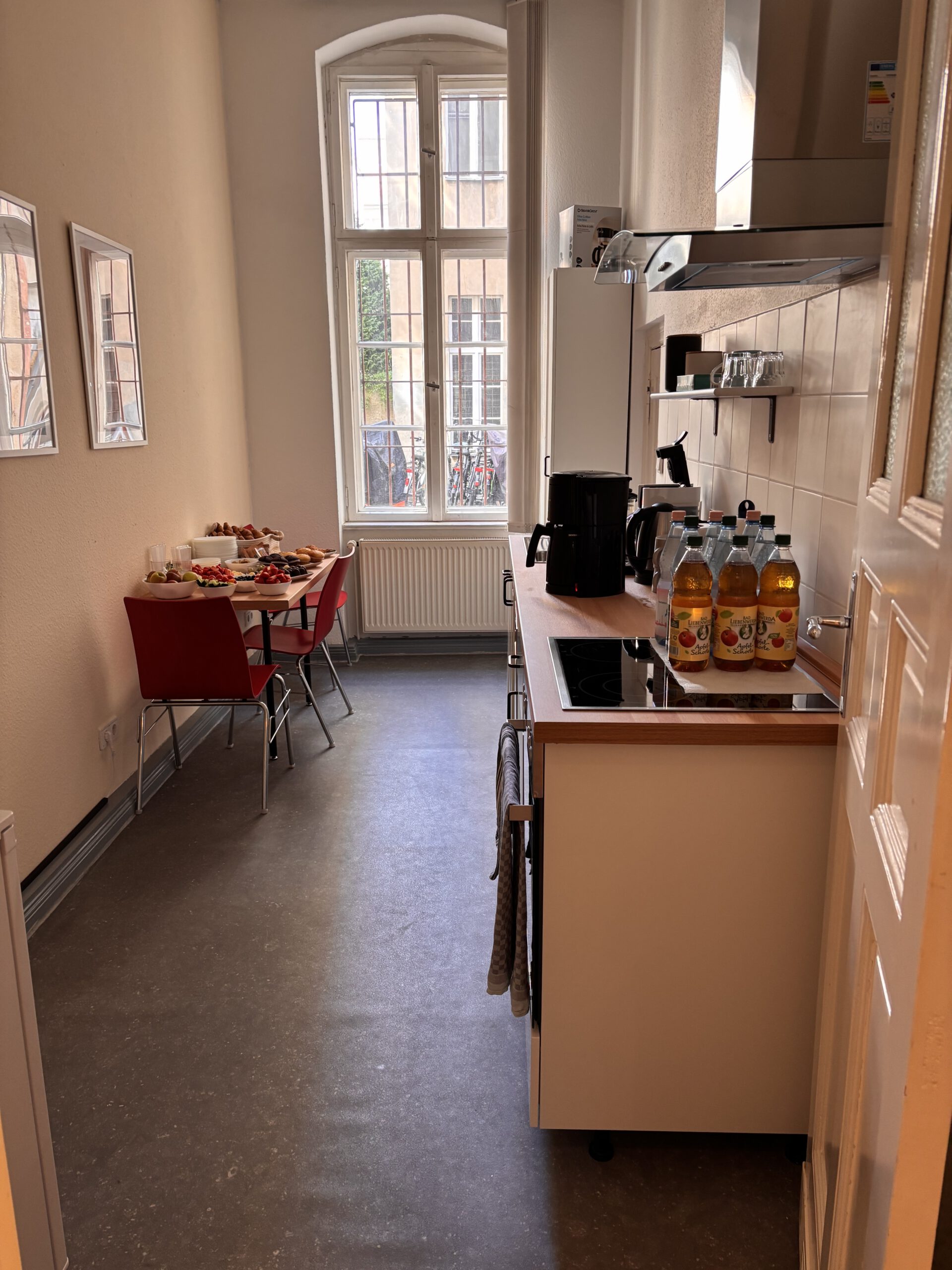 Mitarbeitendencafé zur Eröffnung der Räumlichkeiten in Tempelhof