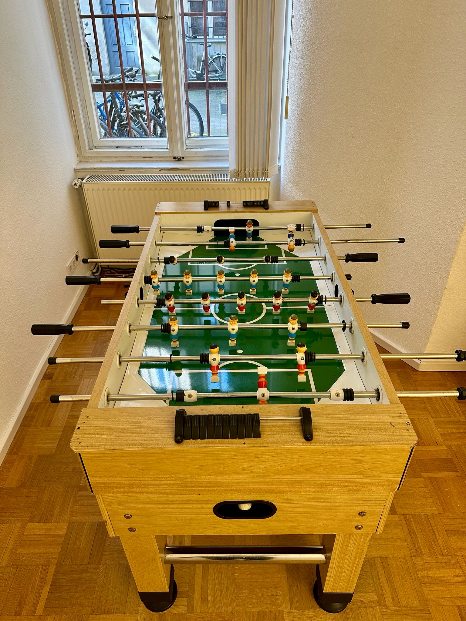 Tischkicker in den neuen Räumlichkeiten in Tempelhof